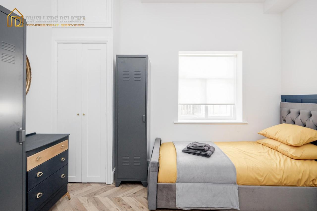 Entire 2 Bed Flat Plaistow,canning Town Prime Location In *