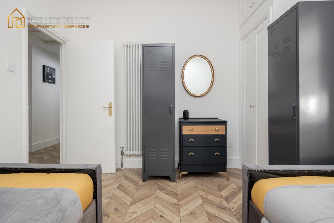 Entire 2 Bed Flat Plaistow,canning Town Prime Location In Londres