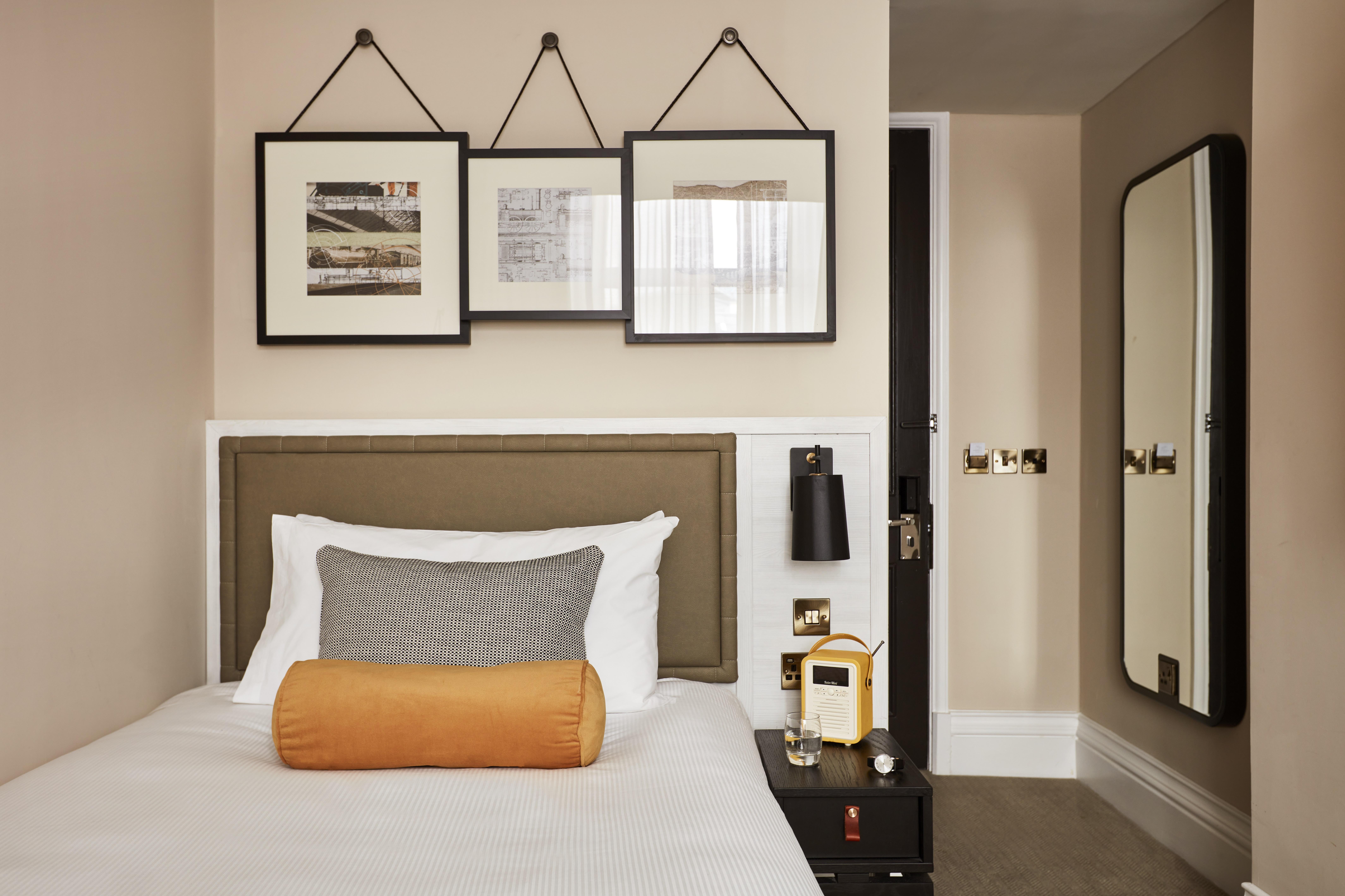 The Clermont London, Victoria Hotel