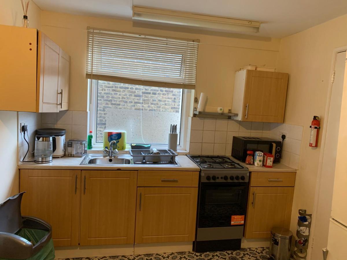 Amazing And Lovely 2- Bedroom First Floor Flat Apartment *