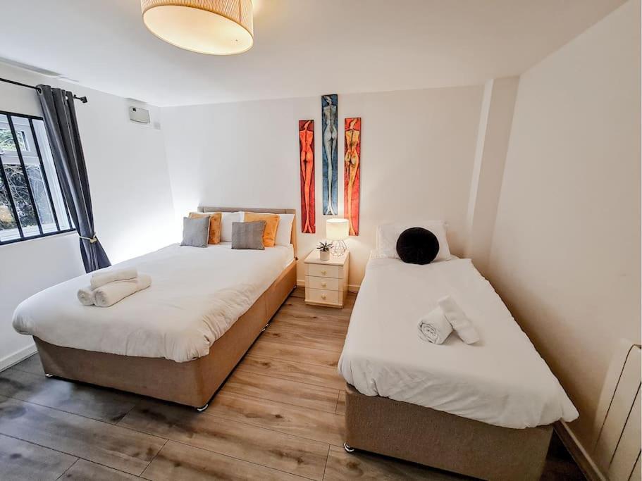 Comfy 2 Bed Flat With Free Parking, Close To Tube * Londen