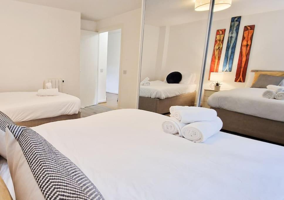 Comfy 2 Bed Flat With Free Parking, Close To Tube Appartement Londen