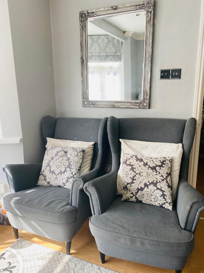 Hameway House- Stunning 4 Bedroom House With A Spacious Kitchen Holiday home *