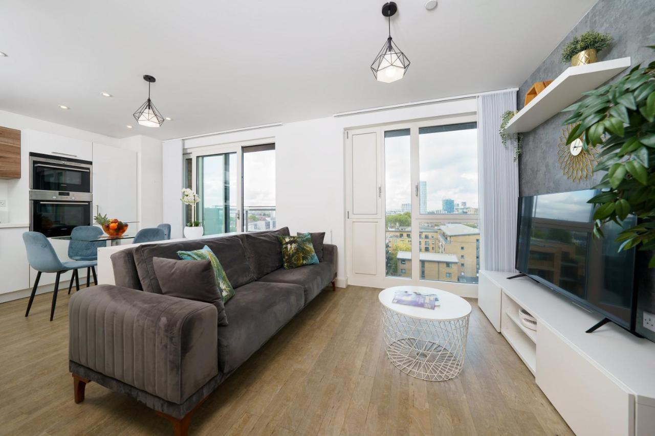 Apartment Stylish Fully-equipped One Bedroom With Extra Sofa Bed, Free Secure Parking, Onsite Gym, 24hr Security & Concierge London
