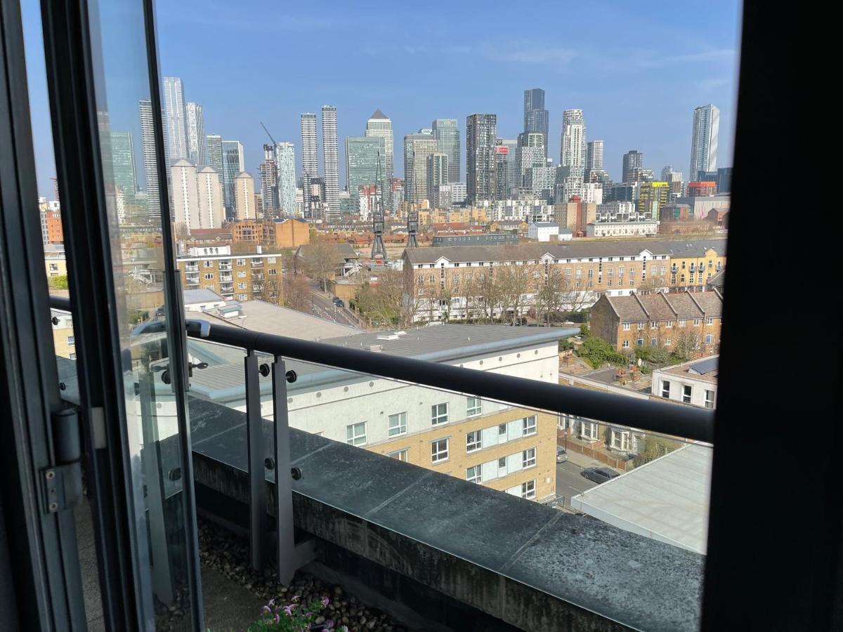 3 Bedroom Stunning Penthouse Apartment *