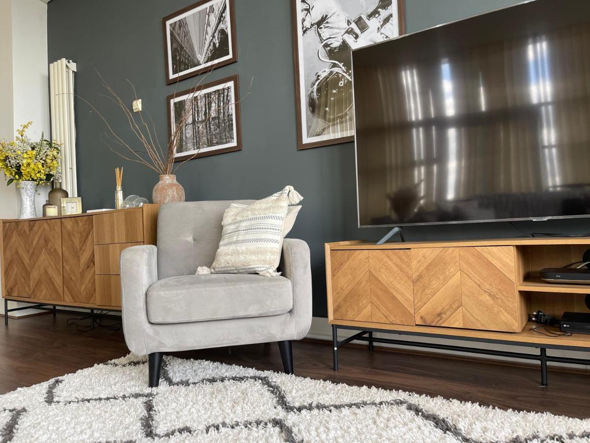 3 Bedroom Stunning Penthouse London