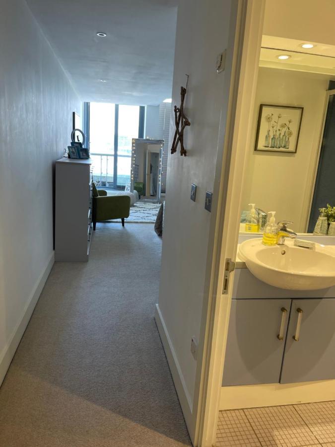 Apartment 3 Bedroom Stunning Penthouse London