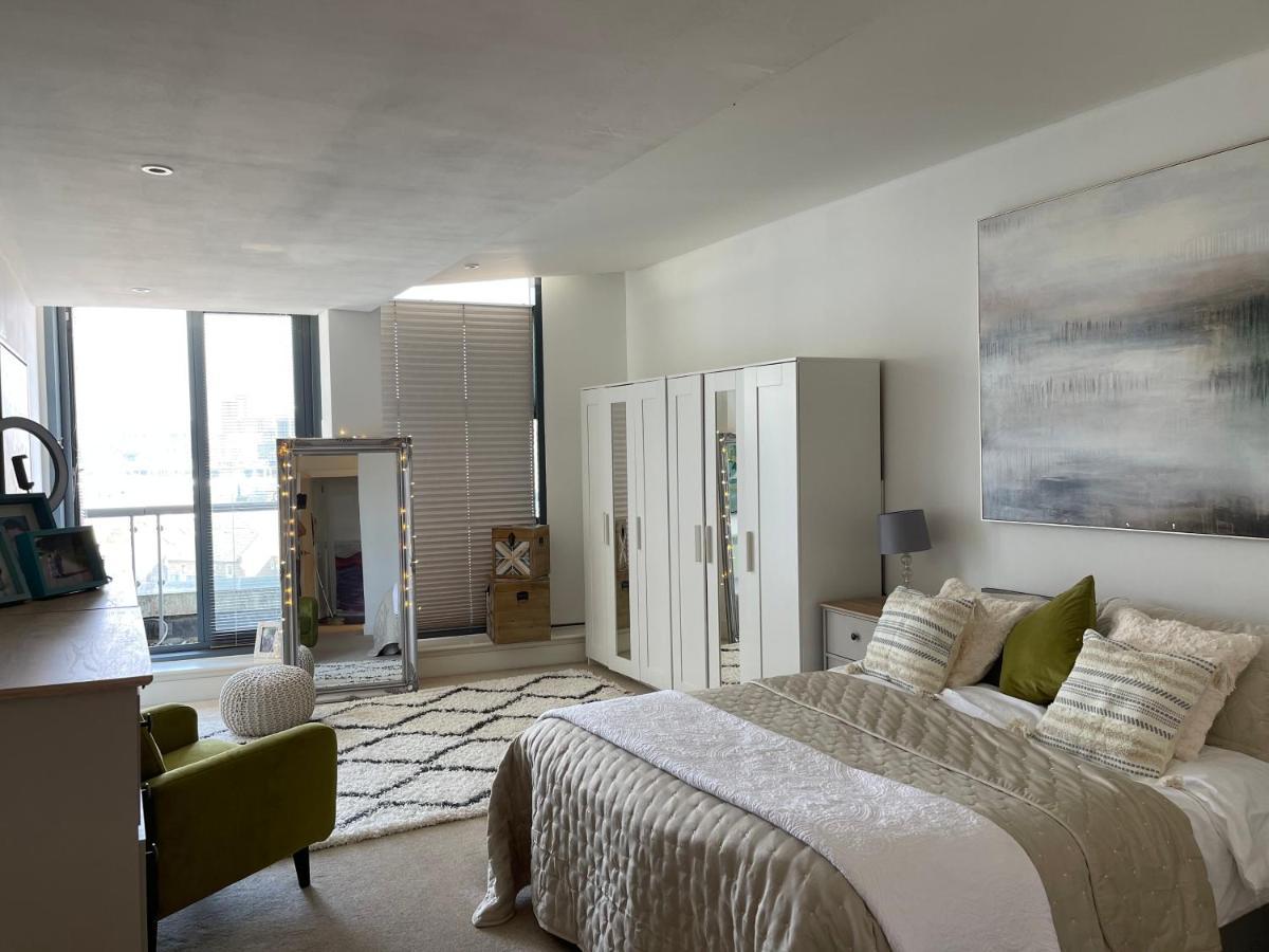 3 Bedroom Stunning Penthouse * London