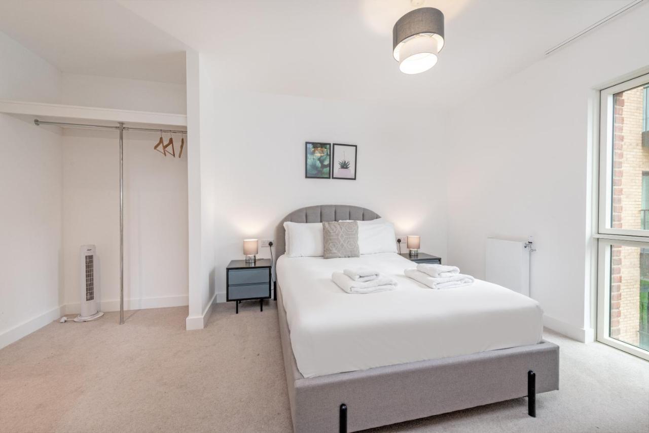 Stayo Barking Wharf Apartment London
