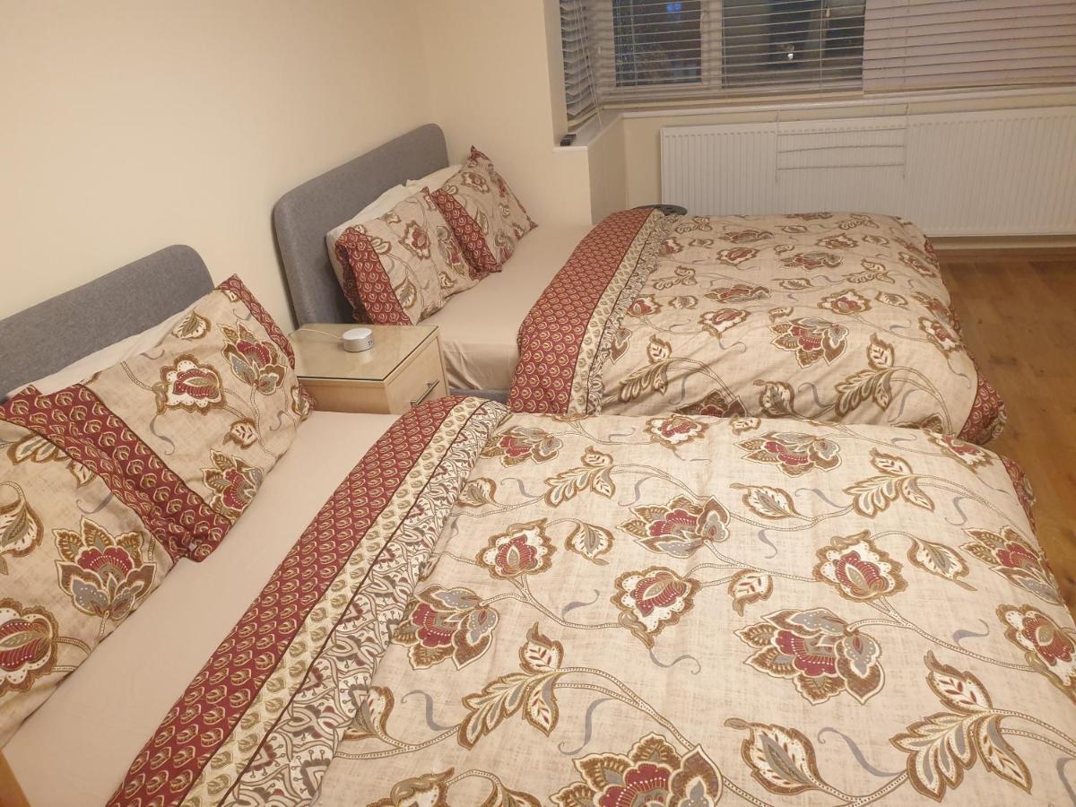 Apartment Luxury 3 Bedroom Flat 1min Walk From Underground, With Free Parking Sleeps X10 London