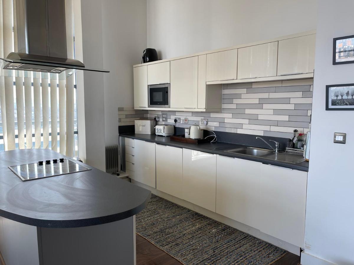 3 Bedroom Stunning Penthouse Apartment