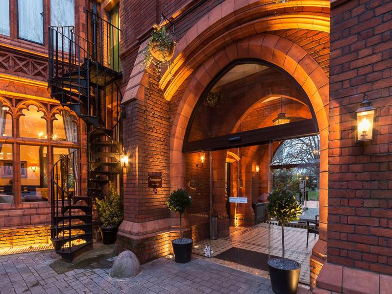 Oxford Hotel 3*
