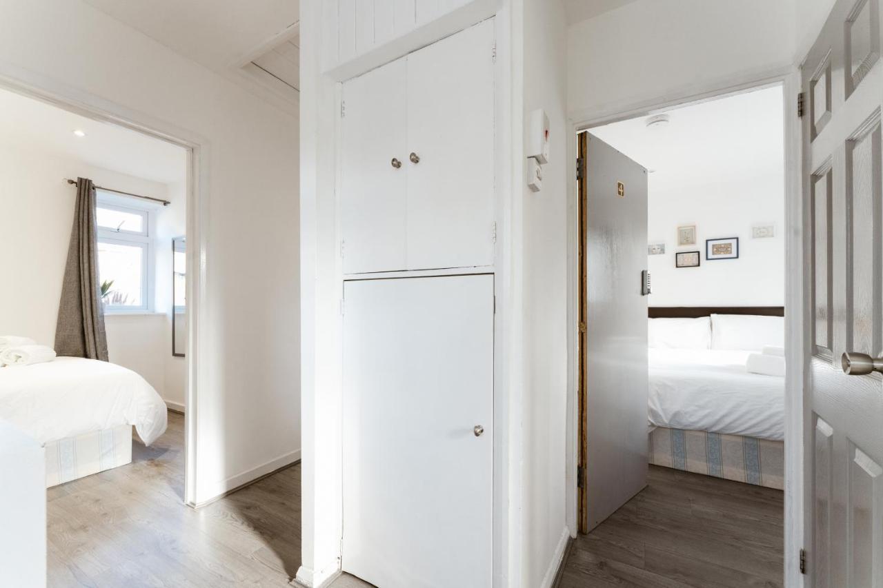 Guest house Stepney Beds To 24