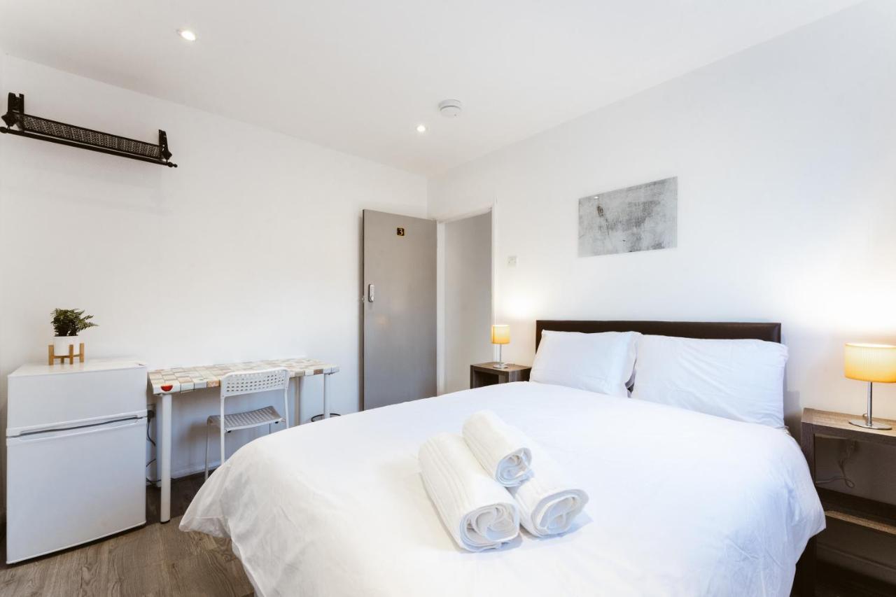 Stepney Beds To 24 Guest house *
