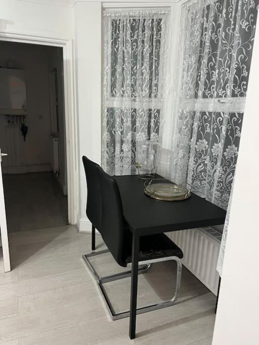 Lovely 1-bedroom With Free Parking & Garden. Appartement *