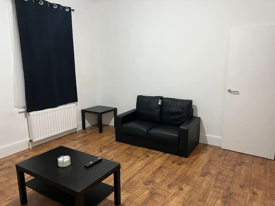 Lovely 1-bedroom With Free Parking & Garden. Appartement