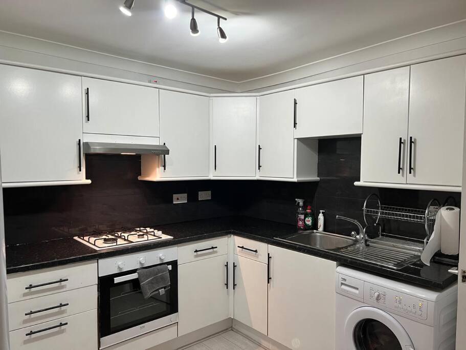 Appartement Lovely 1-bedroom With Free Parking & Garden.