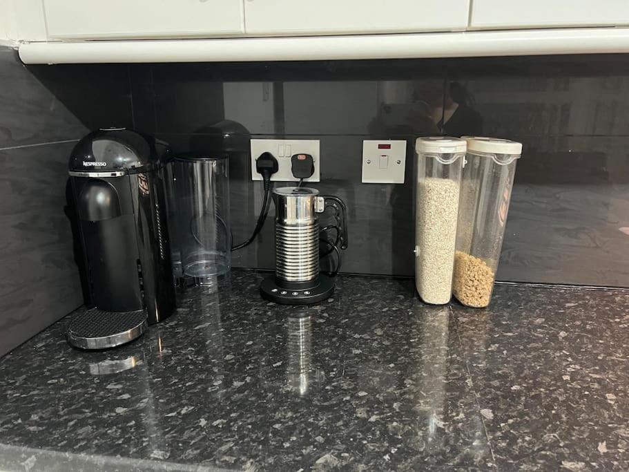 Appartement Lovely 1-bedroom With Free Parking & Garden. Londen