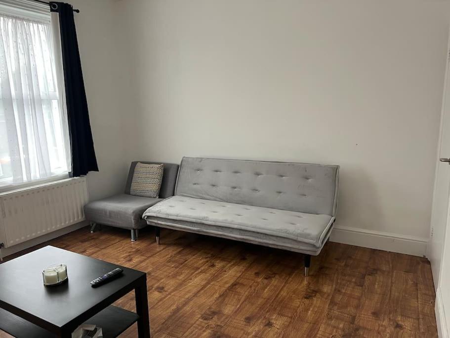 Appartement Lovely 1-bedroom With Free Parking & Garden.