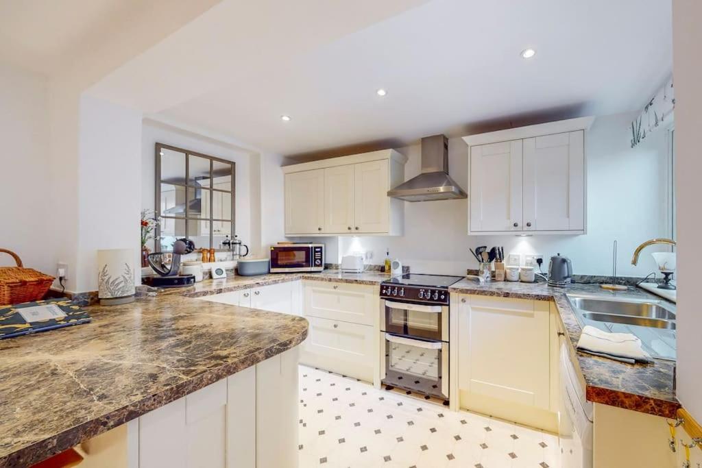 Stunning One Bedroom In Honor Oak Apartment London