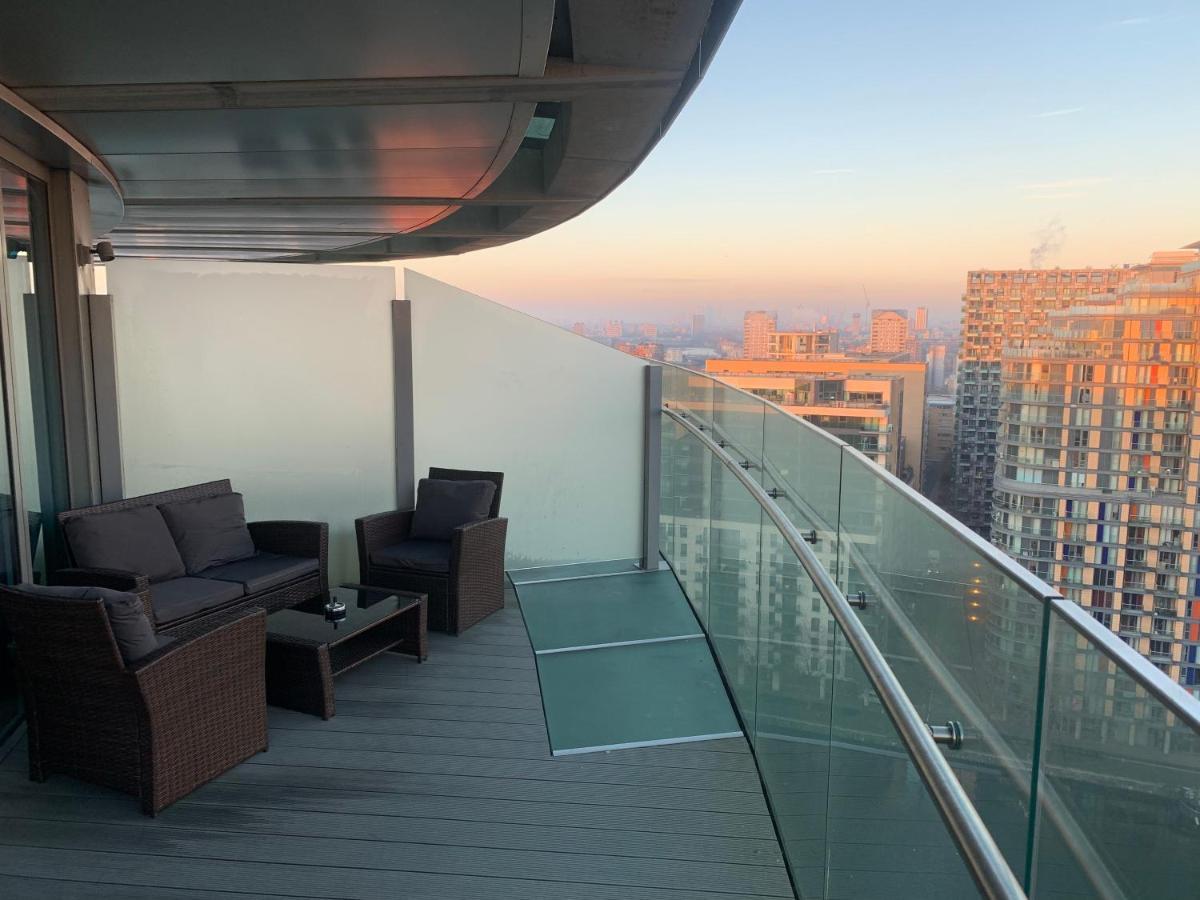 Canary Wharf Luxury Flat W/ View & Terrace London
