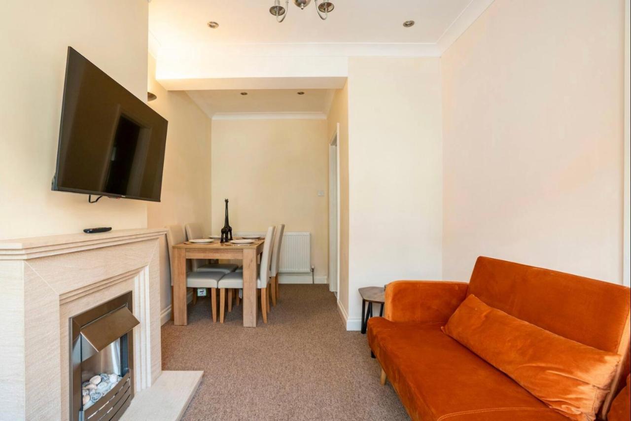 2 Bed Terraced House With Loft In Stratford *