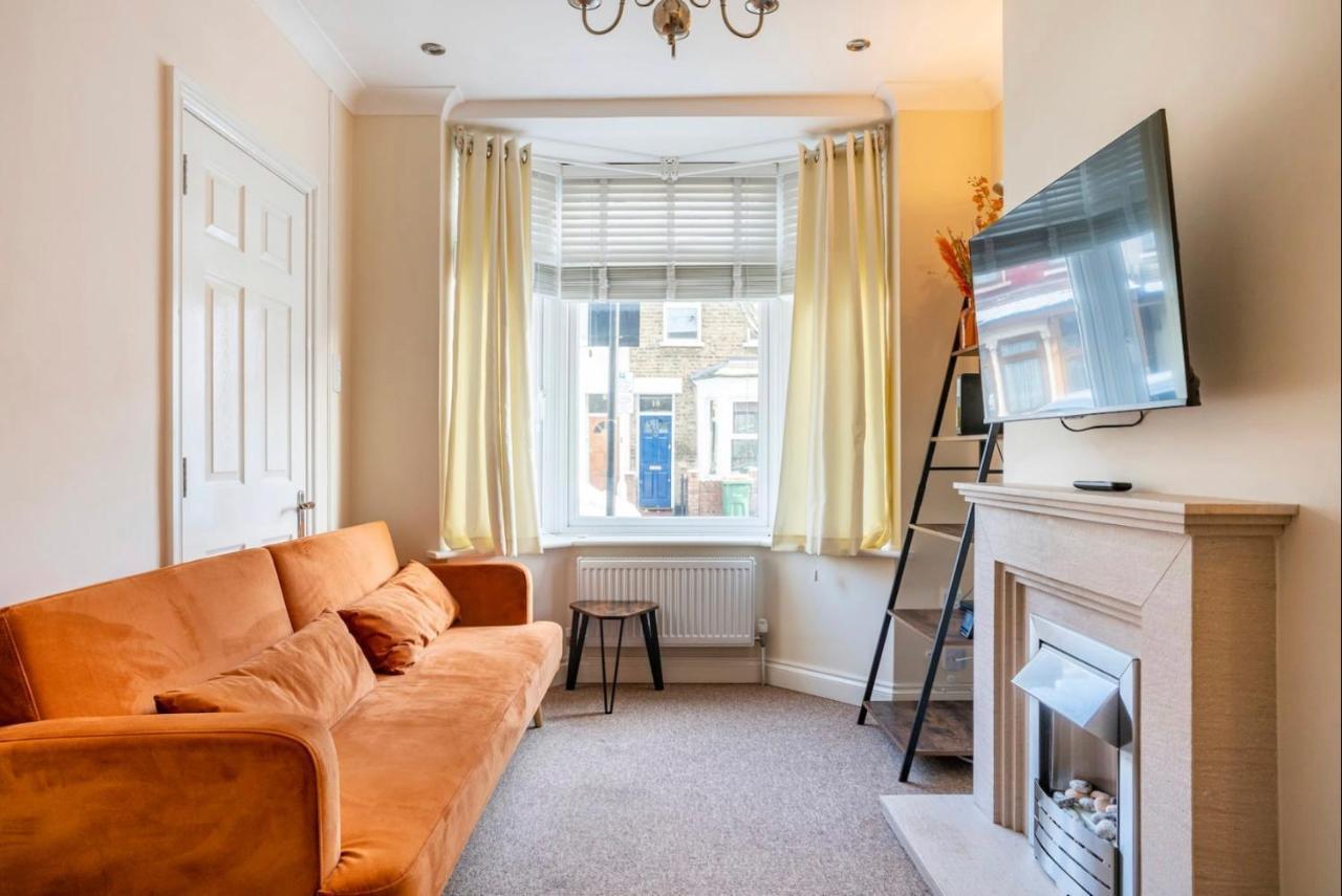 Ferienhaus 2 Bed Terraced House With Loft In Stratford