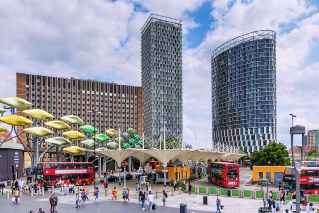 Appartement 2bed Stratford With Easy Access To London, O2, Excel, Parking Nearby Londen