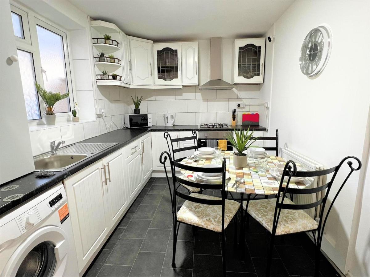 Stepney Comfy Double Bed 14 Guest house London