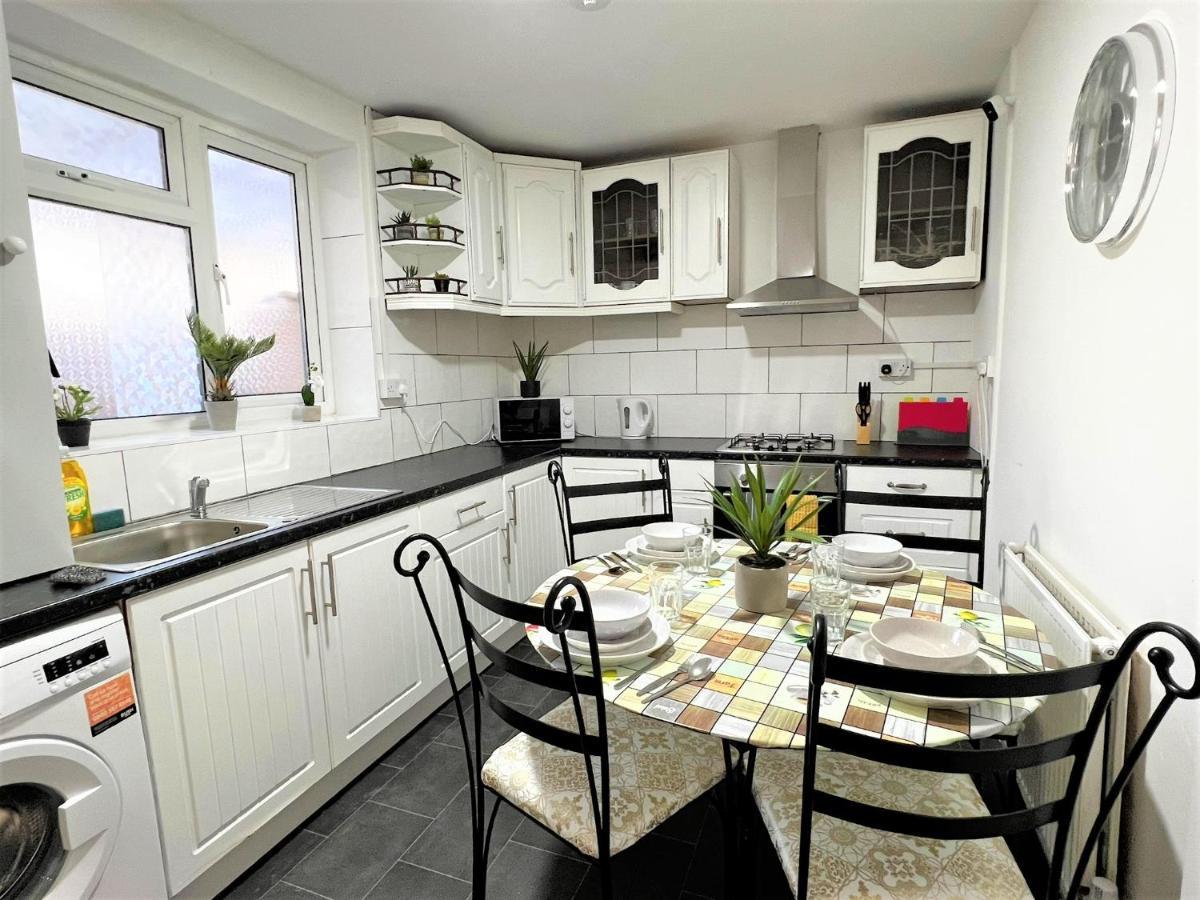Stepney Comfy Double Bed 14 Guest house *