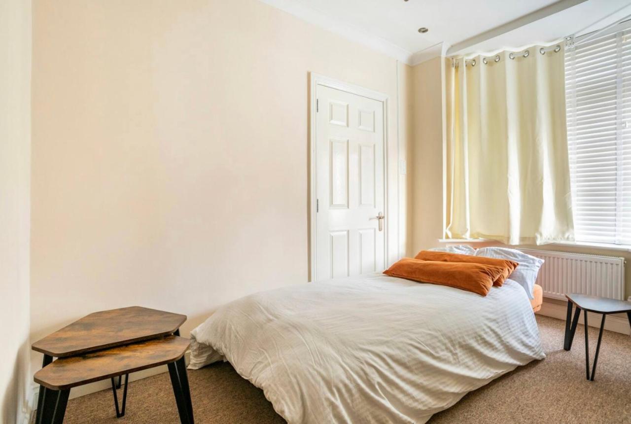 2 Bed Terraced House With Loft In Stratford Ferienhaus *