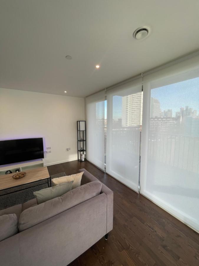 Immaculate 2bed In London- Views Appartement *