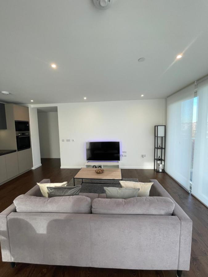 Immaculate 2bed In London- Views Appartement *