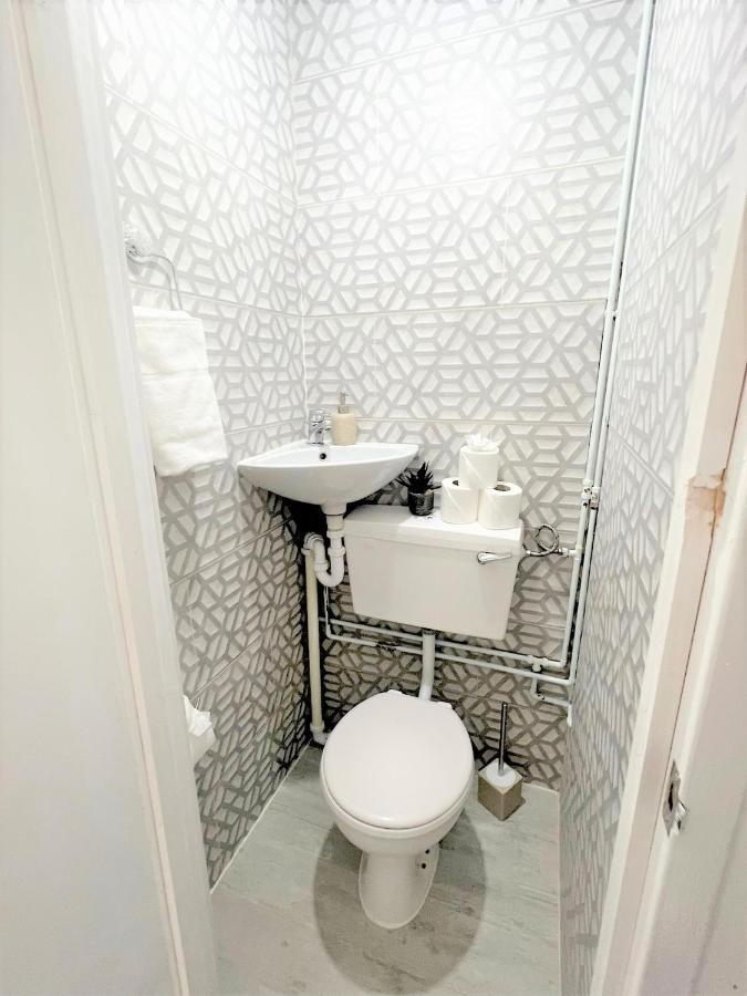 Stepney Comfy Double Bed 14 Guest house