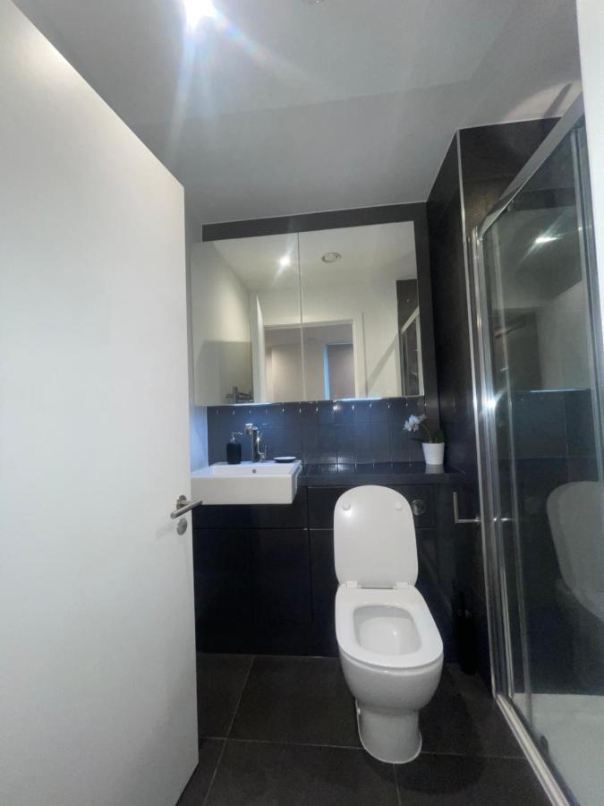 Immaculate 2bed In London- Views Appartement Londen