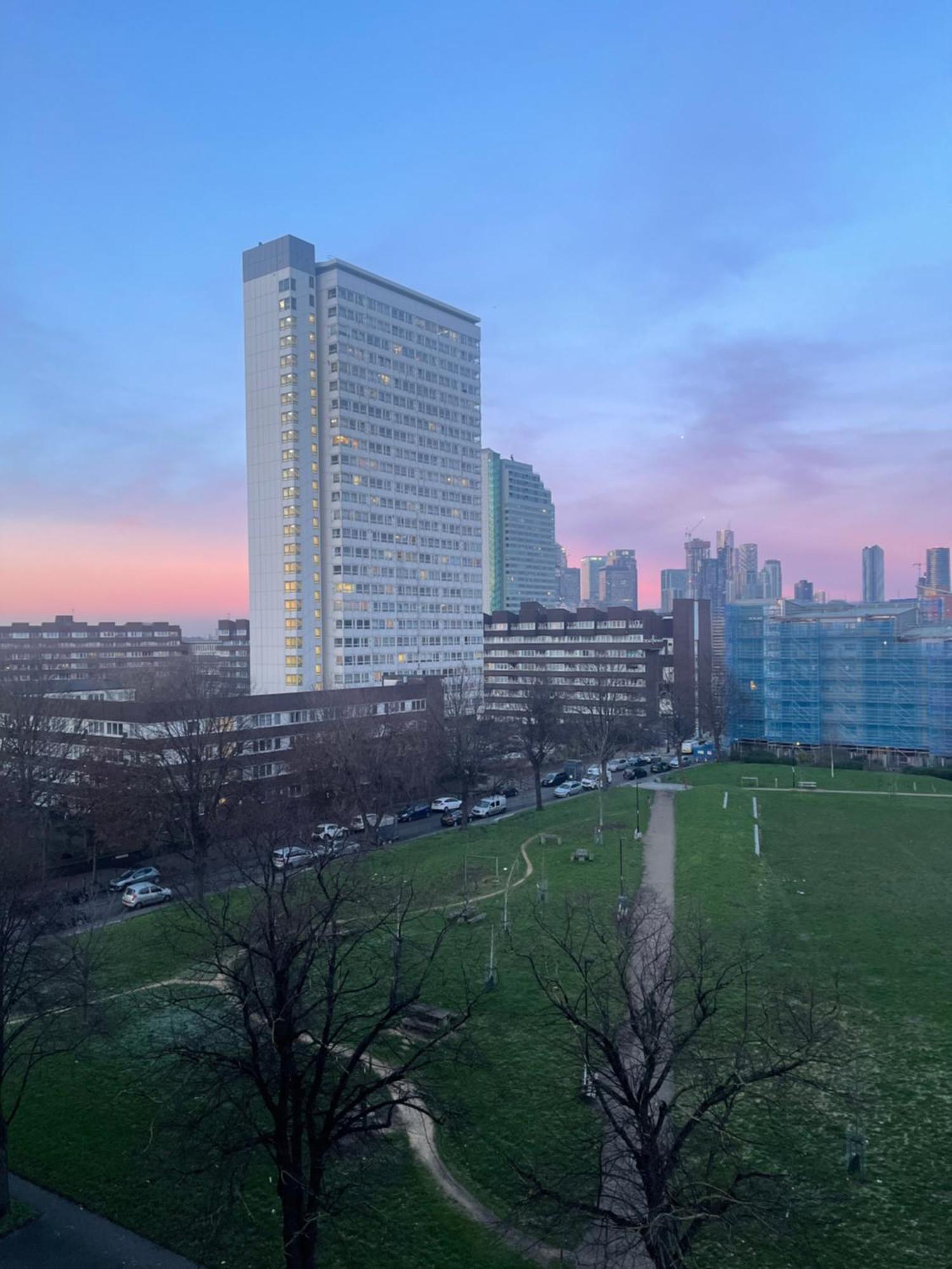 Immaculate 2bed In London- Views Appartement *