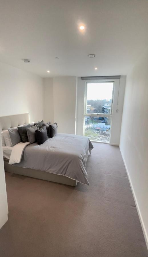 Immaculate 2bed In London- Views Appartement *