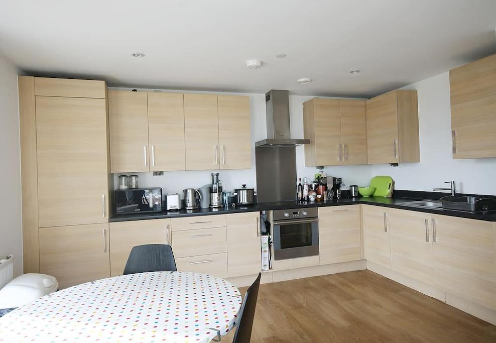 2 Bed 2 Baths Apt In Stratford Apartment *