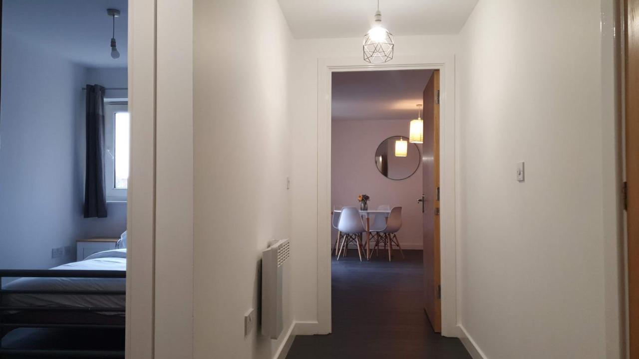 Spacious 5 Min Walk To Leytonstone Underground Station And 5 Stops To Zone 1 Appartement