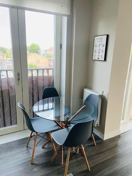 Apartment Modern 1-bedroom Close To City Airport *