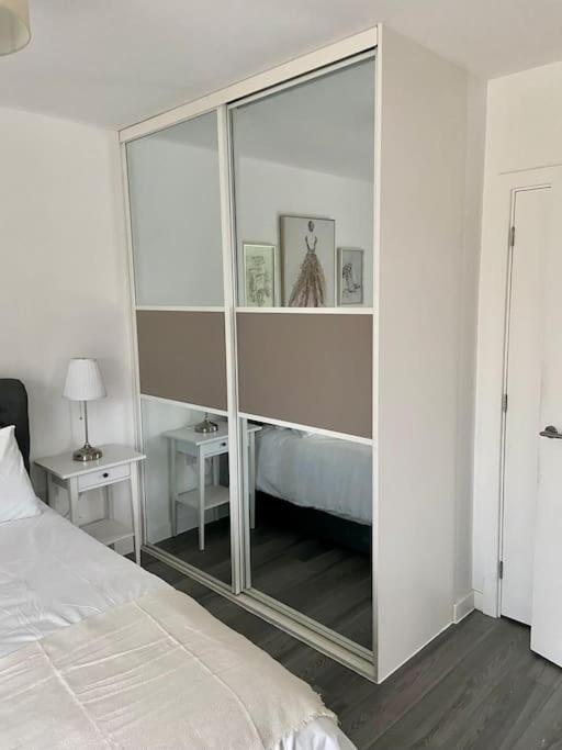 Modern 1-bedroom Close To City Airport Apartment