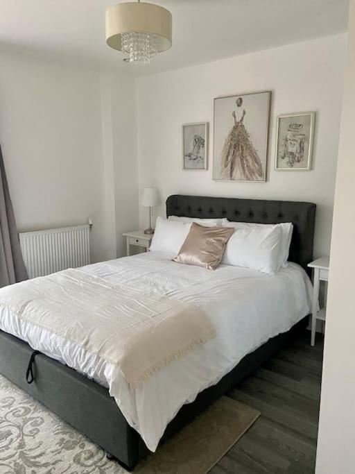 Modern 1-bedroom Close To City Airport Apartment London