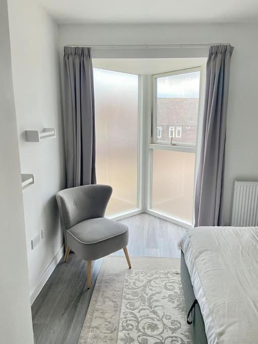 Apartment Modern 1-bedroom Close To City Airport