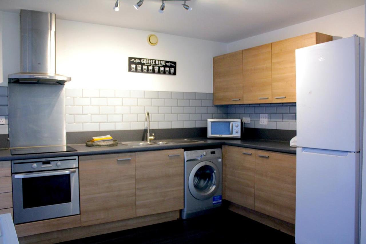 Spacious 5 Min Walk To Leytonstone Underground Station And 5 Stops To Zone 1 * Londen