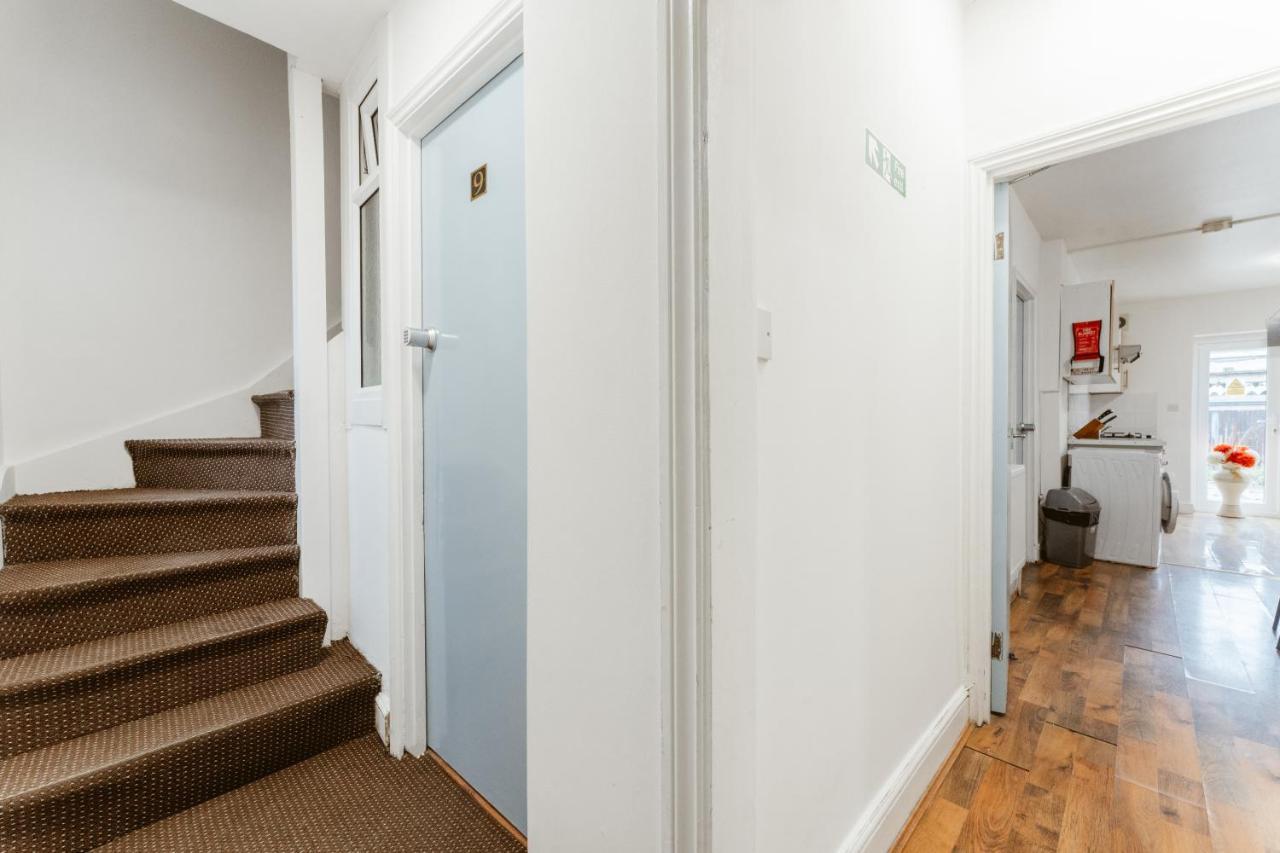 Upton Park Bedrooms 25 Min To Guest house London