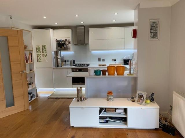 Chic 3 Bed Near Bridge With Balcony * Londen