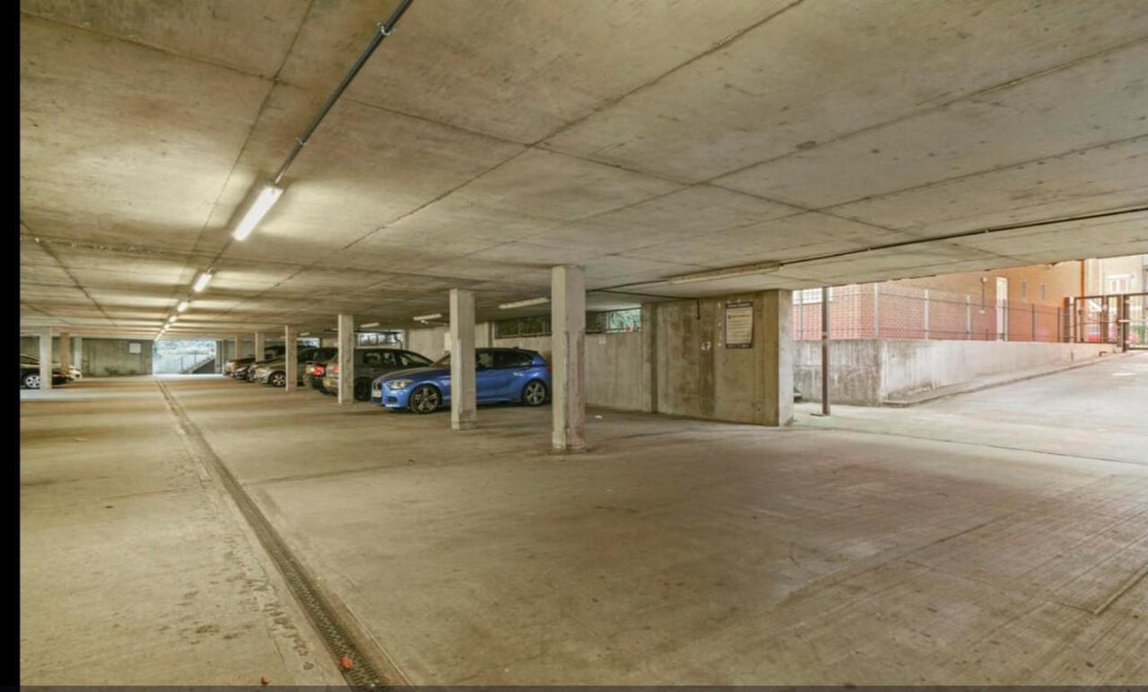 Spacious 5 Min Walk To Leytonstone Underground Station And 5 Stops To Zone 1 Londen