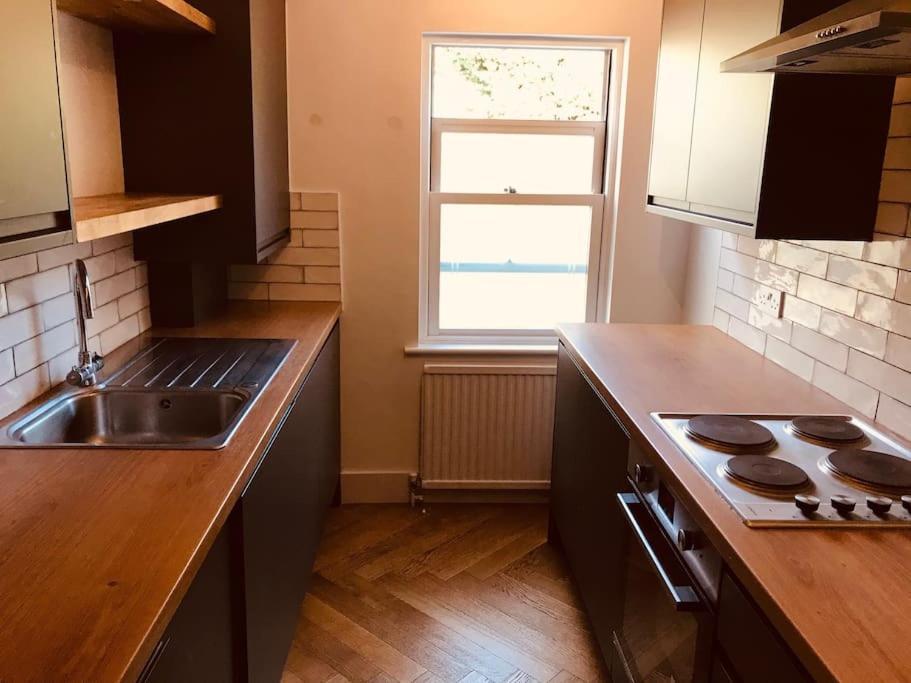 Stylish New Listing! Free Parking, Trendy Location * London