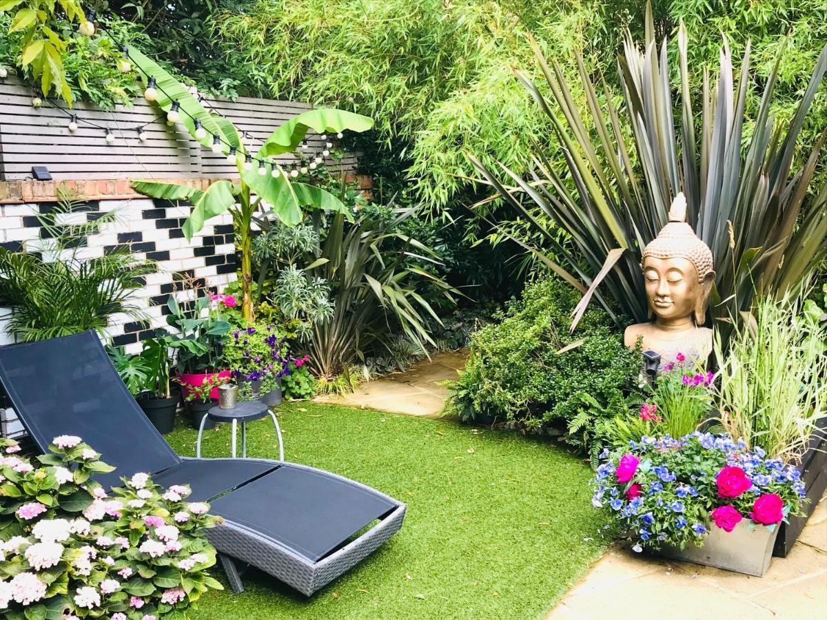 Stunning 1 Bed Garden Apartment *