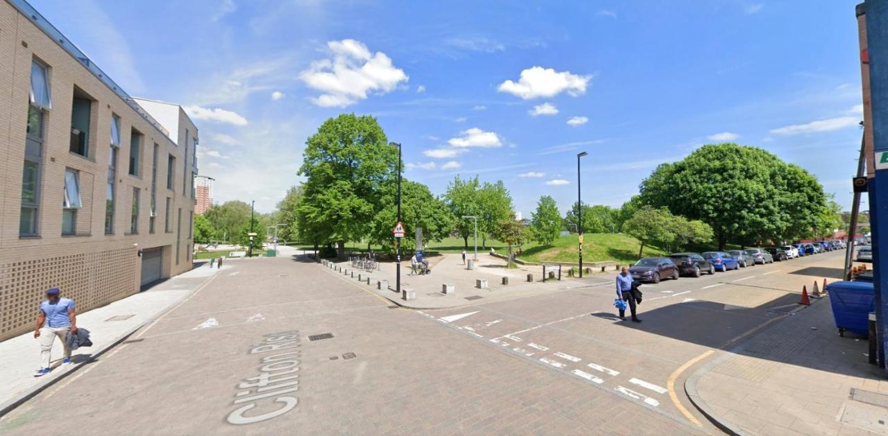 Apartment Super Studio With Two Bedrooms - Five Minutes From The Station! *